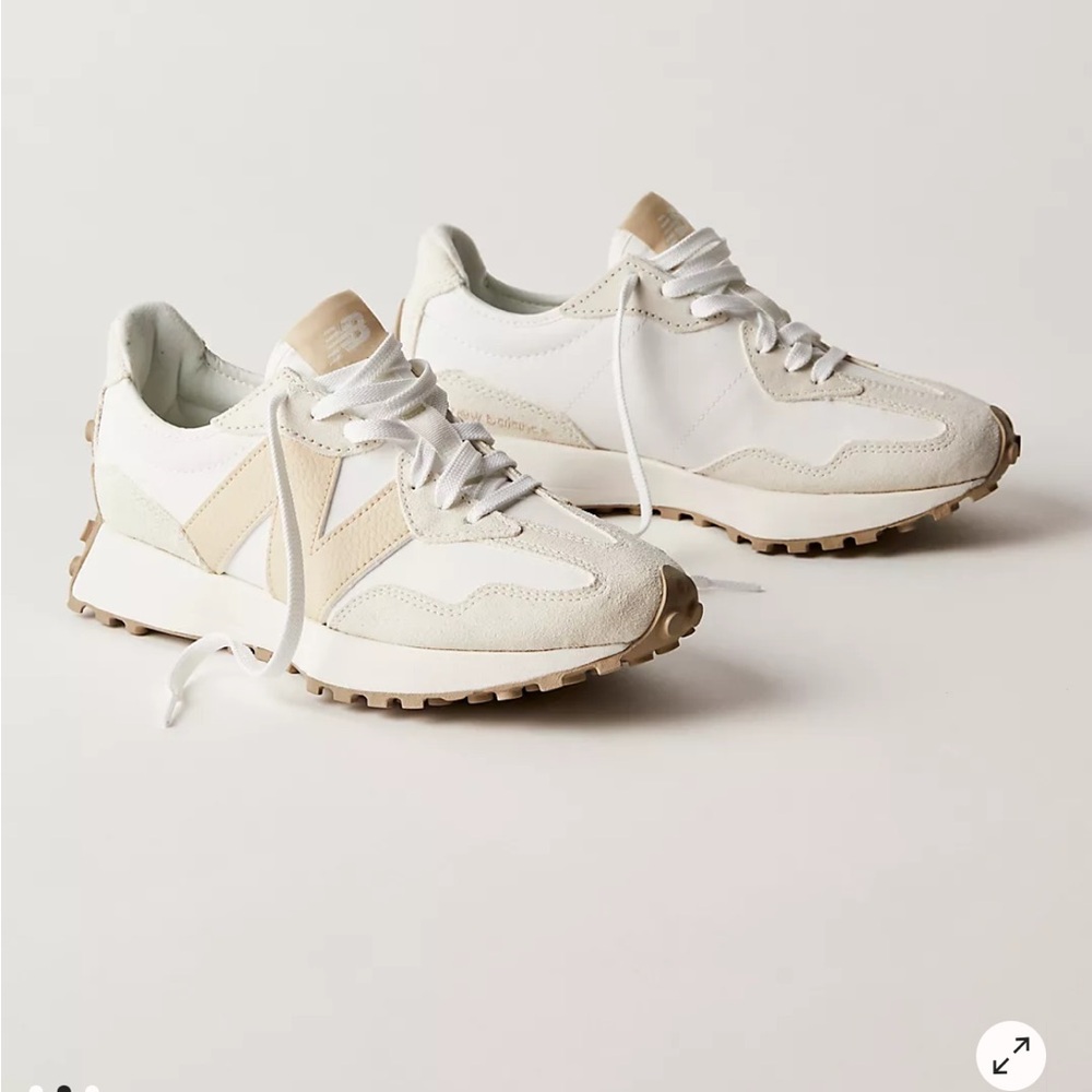 Women’s New Balance 327s